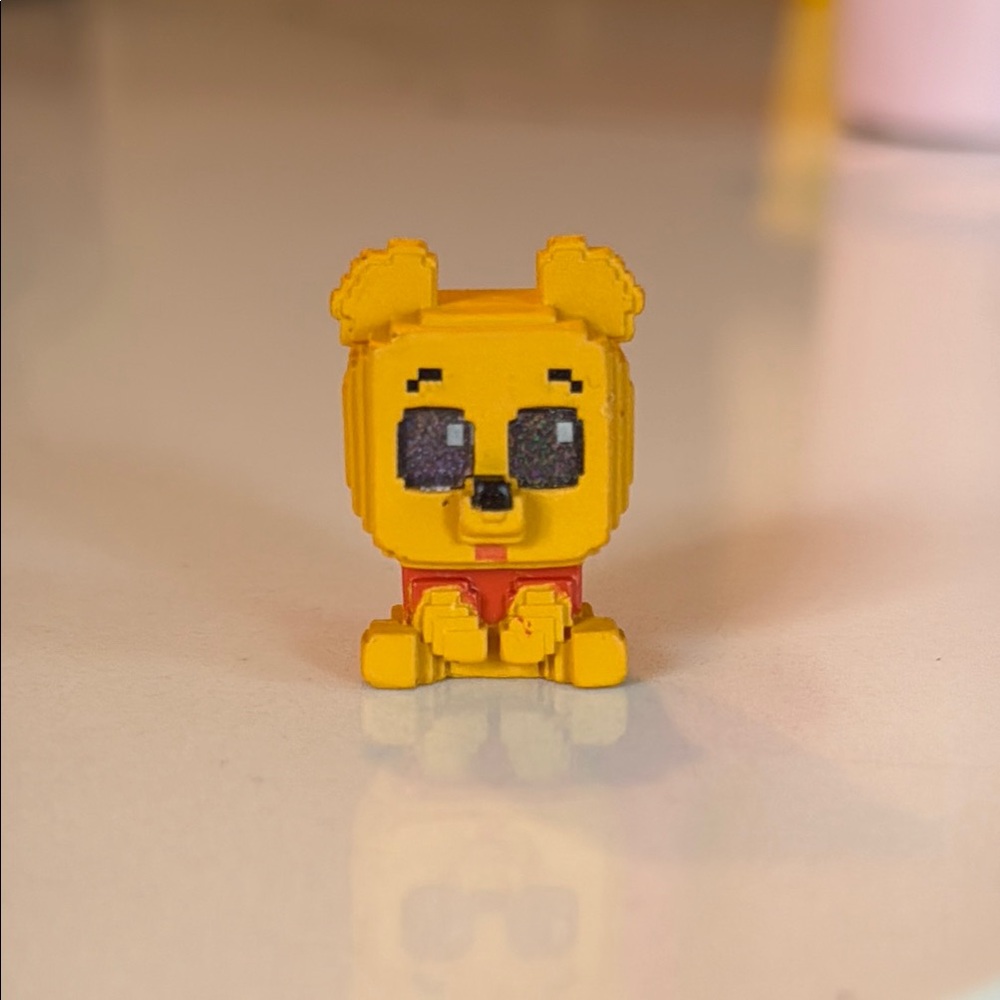 Disney Doorables series 12 pixel Pooh Bear